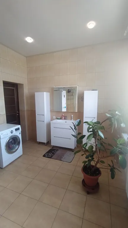 Весь первый уютный этаж с видом на природу