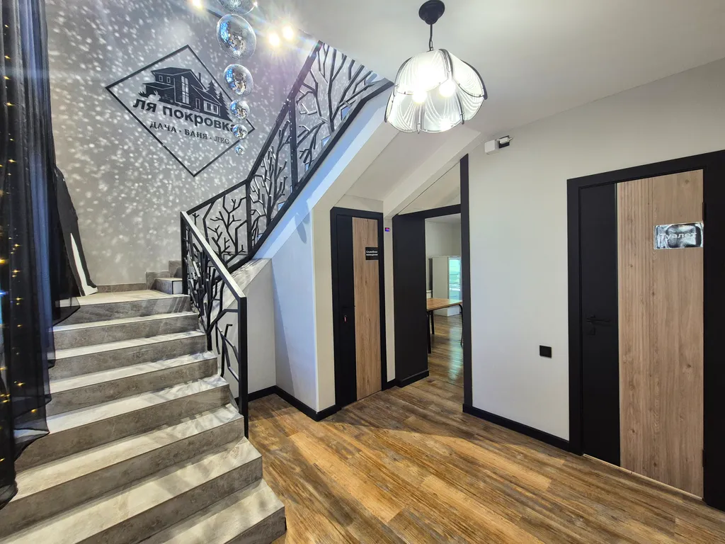 Дом с баней и бассейном