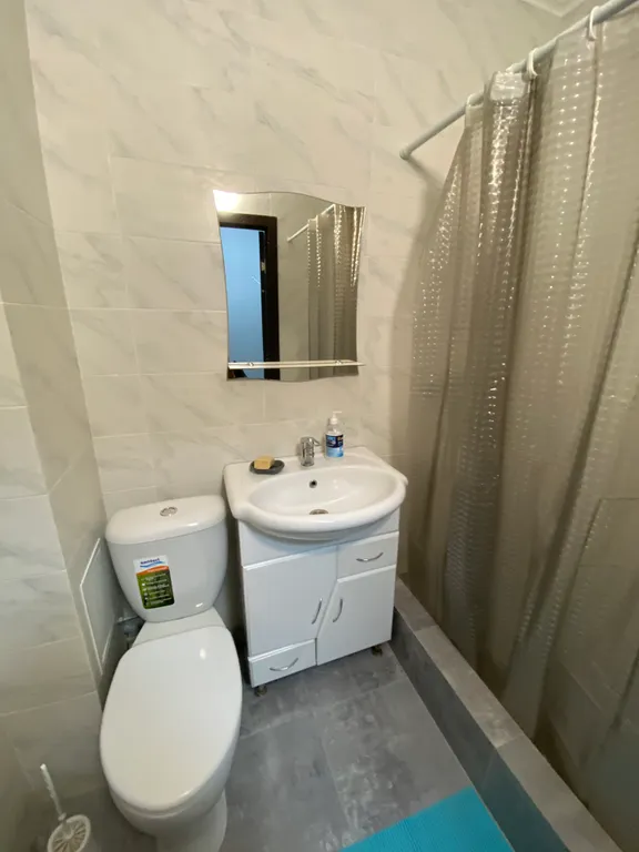 Уютная и чистая квартира с удобным заездом в город и большой парковкой