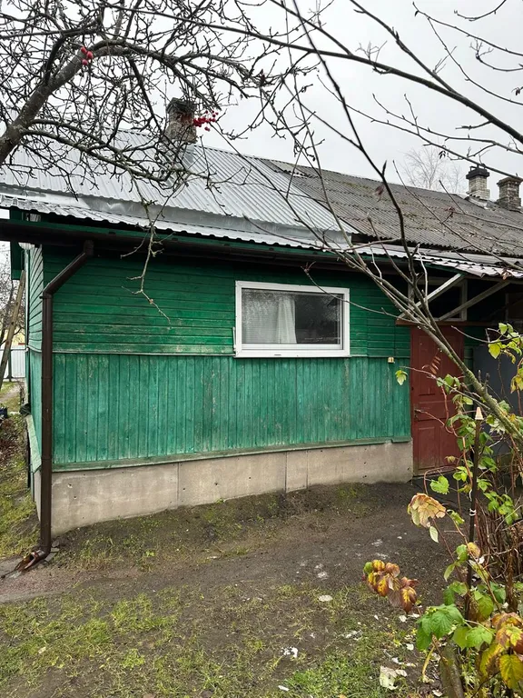 Домик рядом с озером