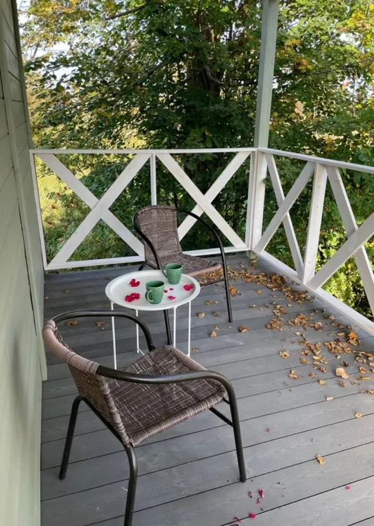 Атмосферный домик вдали от городской суеты