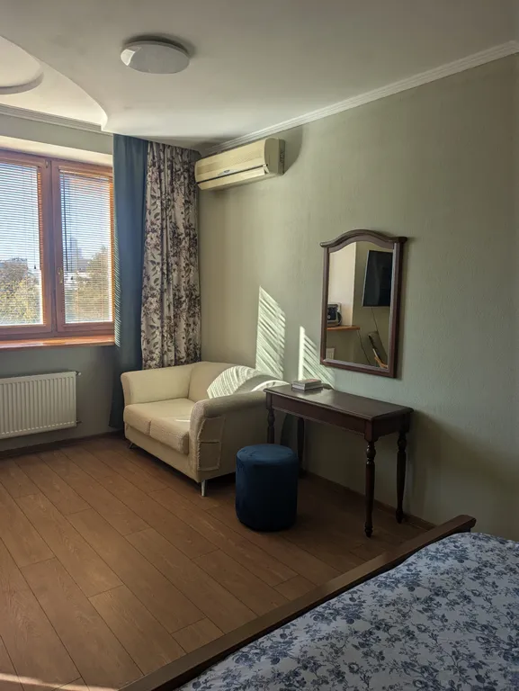 Квартира Просторная студия с видом на оперный театр — Екатеринбург