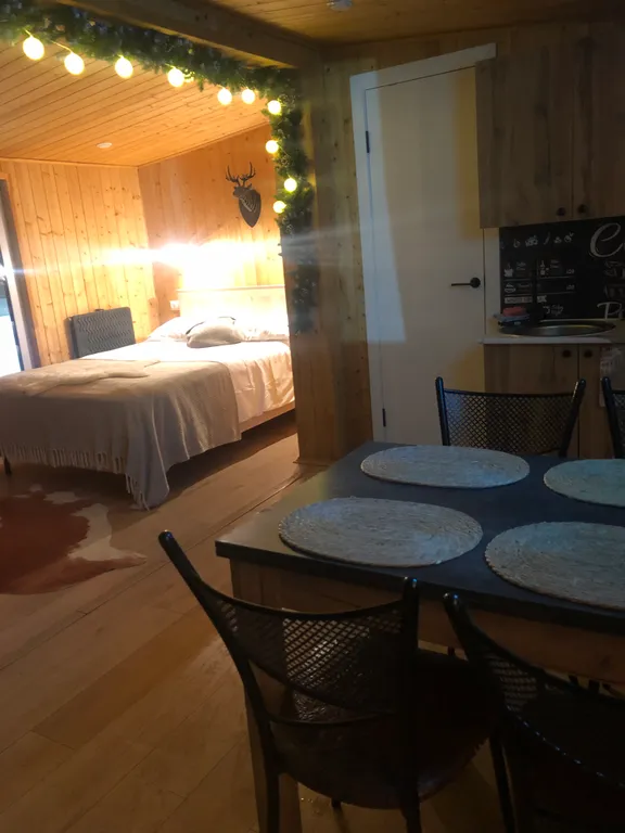 Новая вилла с горячей джакузи в террасе в черте города