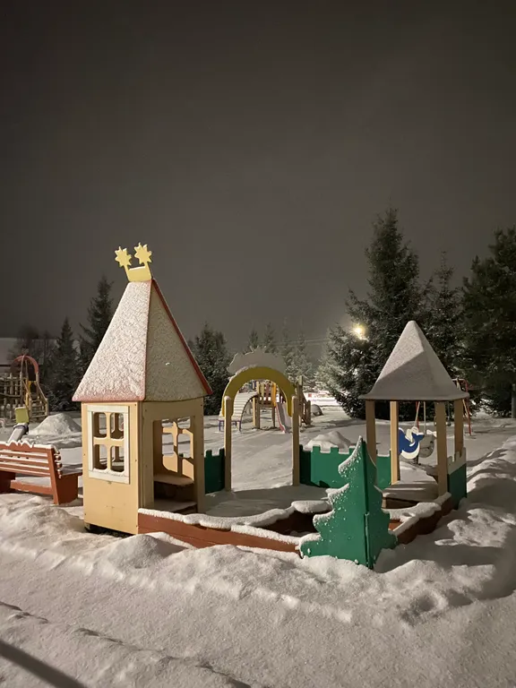 Дом для отдыха с камином, баней, оформлением к празднику