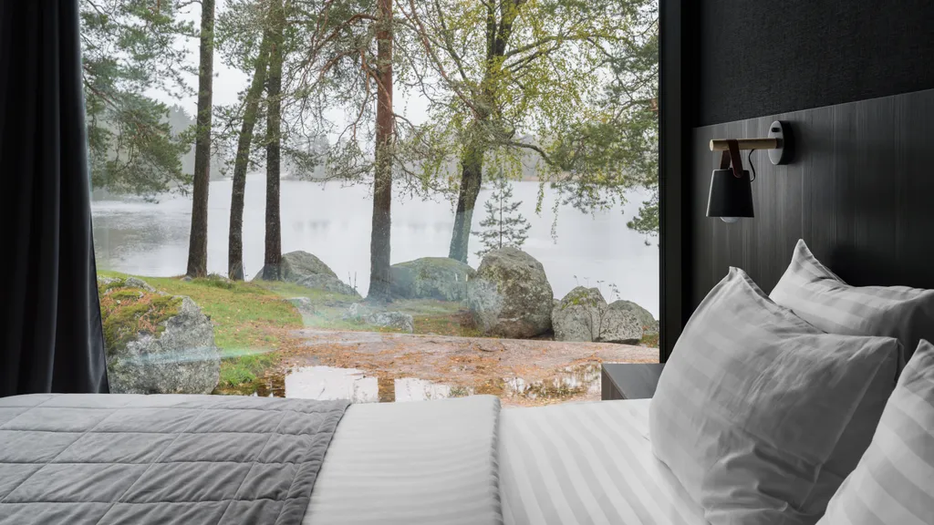 Загородный дом Stockholm с панорамными окнами на берегу реки Вуокса