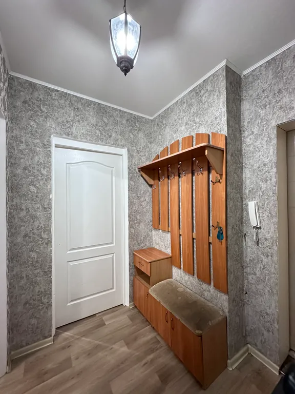 Просторная рядом с рекой и лесом