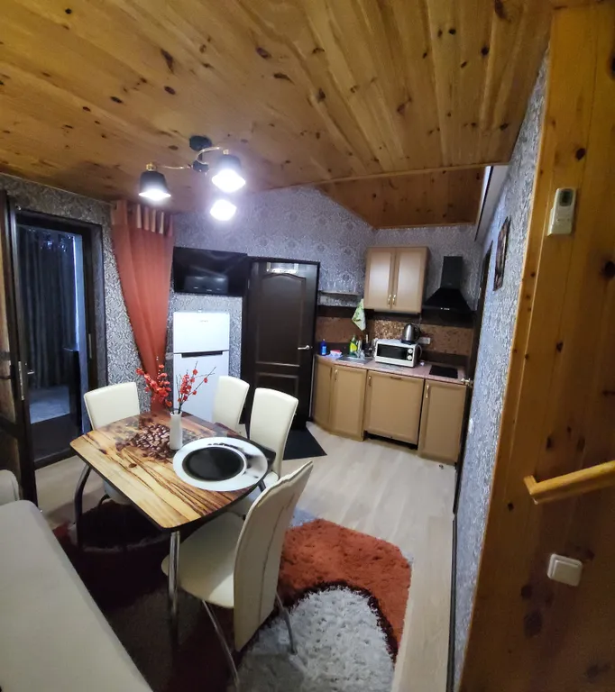 Семейный двухкомнатный апартамент с кухней и балконом