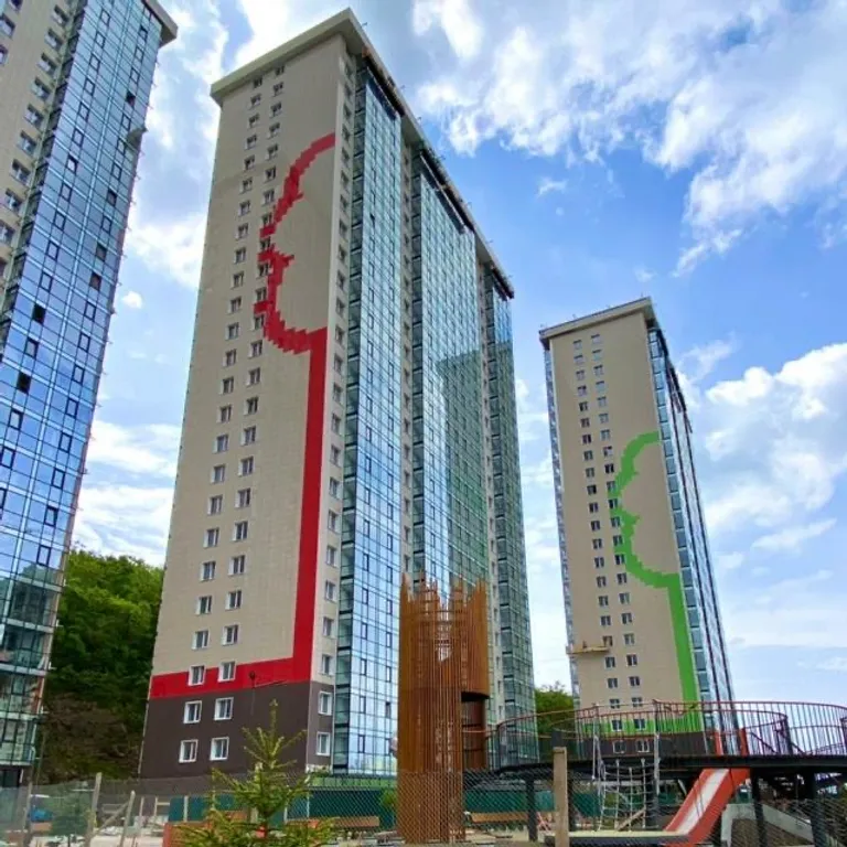 Студия с видом на лес и море