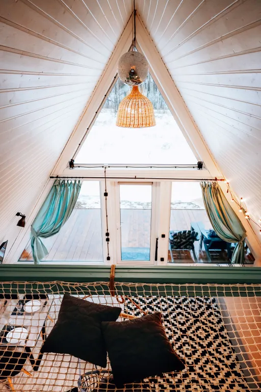 Коттедж Коттедж Роскошный А-фрейм в нежных мятных тонах с панорамными окнами — Озёры