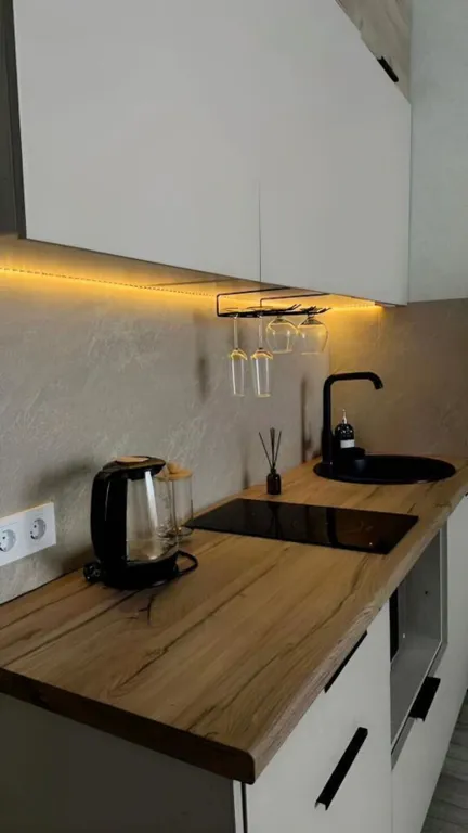 Студия с шикарным высоким потолком