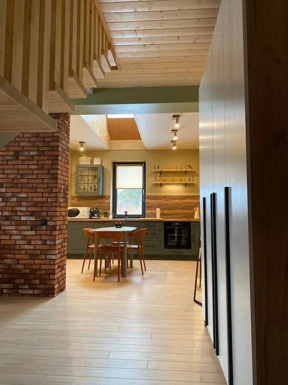 Новый дизайнерский гостевой дом на Рубском озере