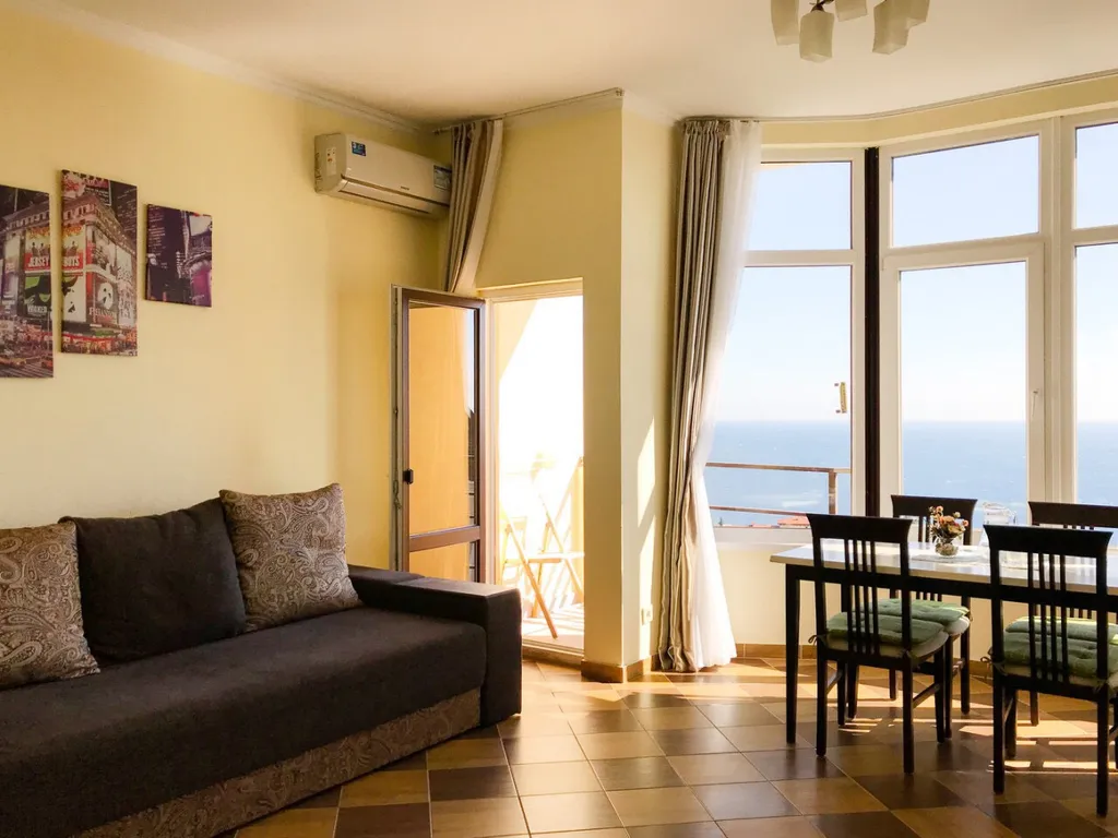 Семейный апартамент с видом на море