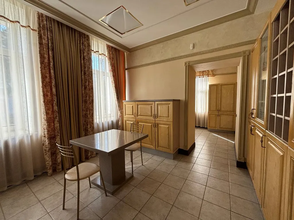 Двухэтажный коттедж с видом на парк в центре Минска