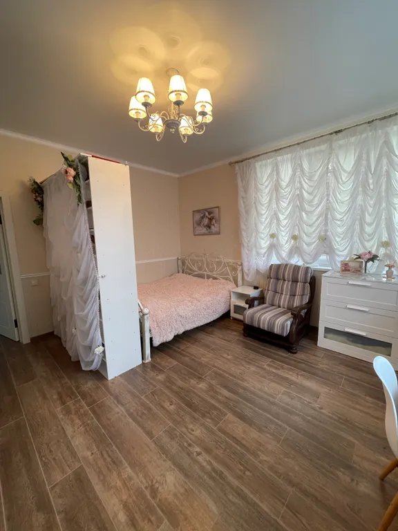 Уютный дом с бассейном и садом с видом на горы и море