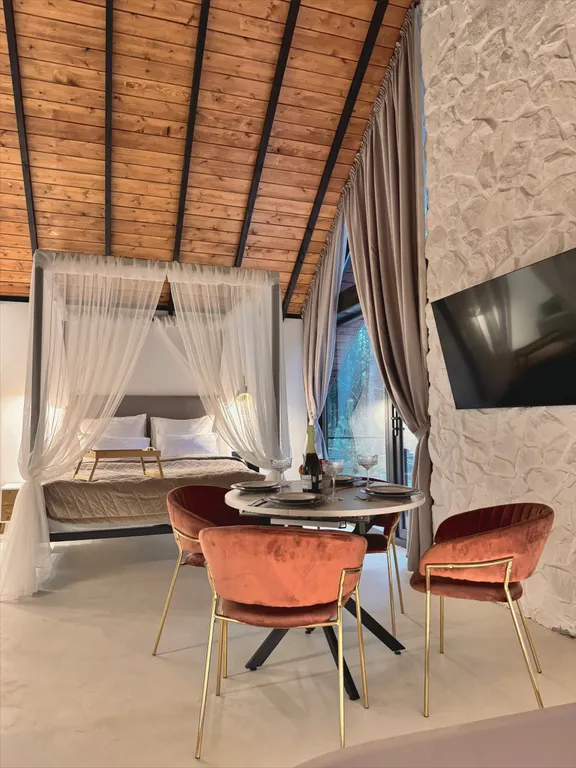 Уютный дом Elovoye в сердце леса с уличным спа-бассейном