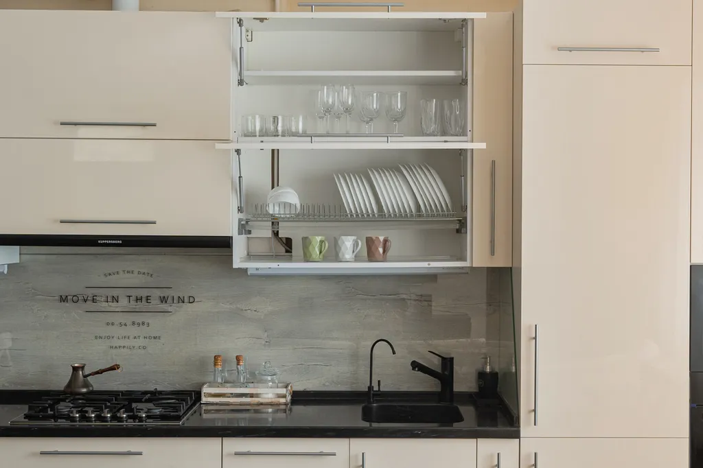 Таун-хаус в современном районе частной застройки