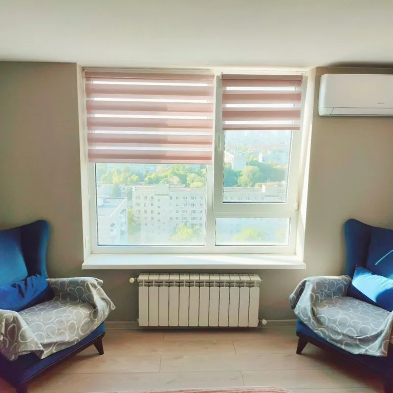 Cтильнaя студия c видом нa гopод и горы