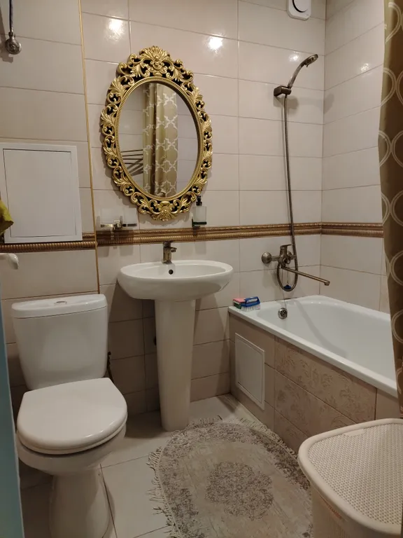 Двухкомнатная квартира на первом этаже в центре Адлера