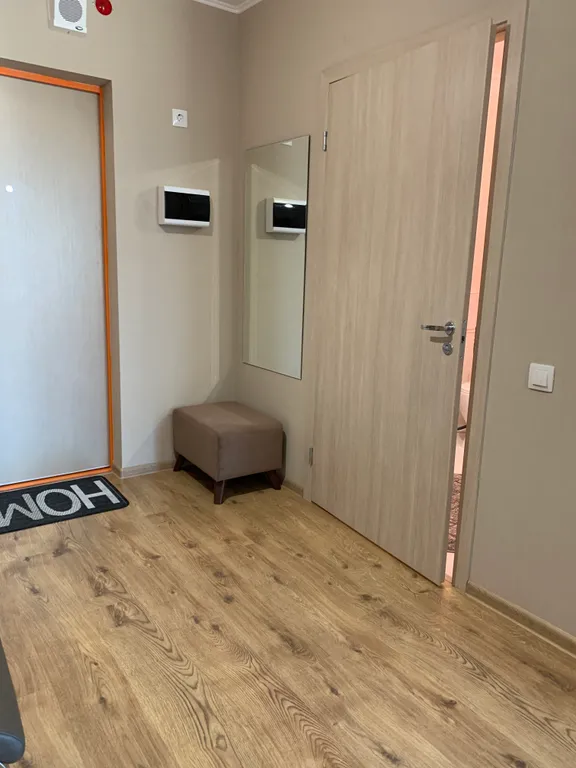 Студия с видом на закат и вечерний город