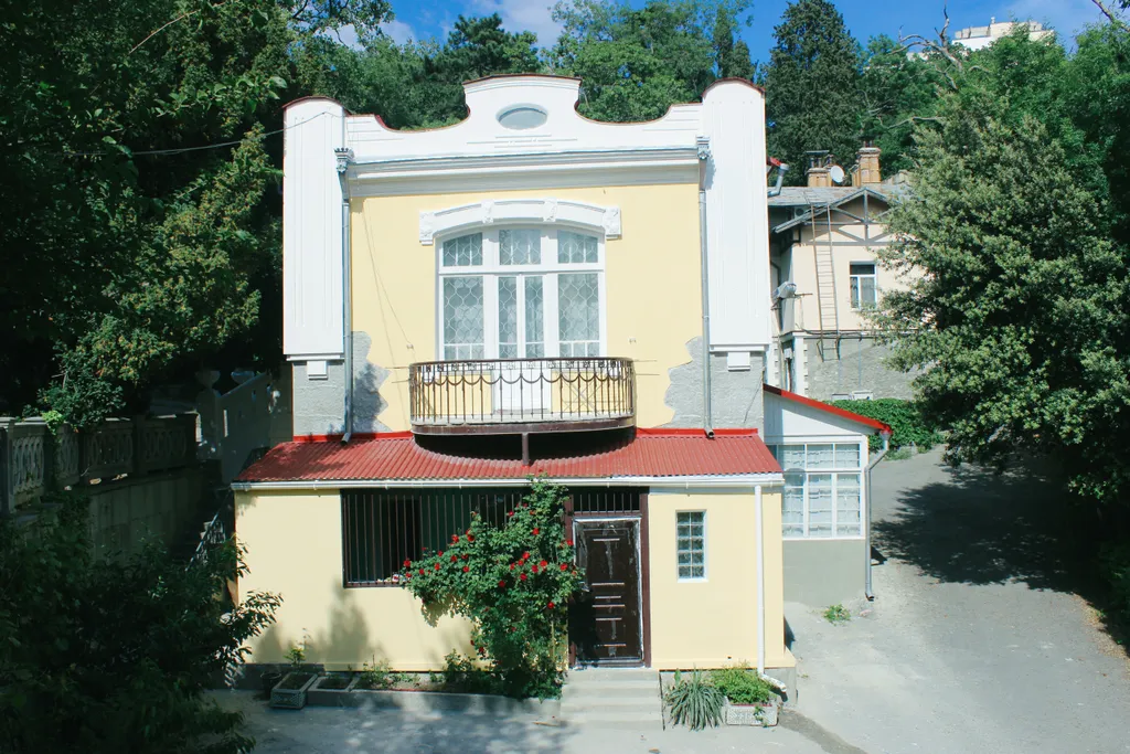 Просторная квартира с бесплатной стоянкой — аренда посуточно в Ялта