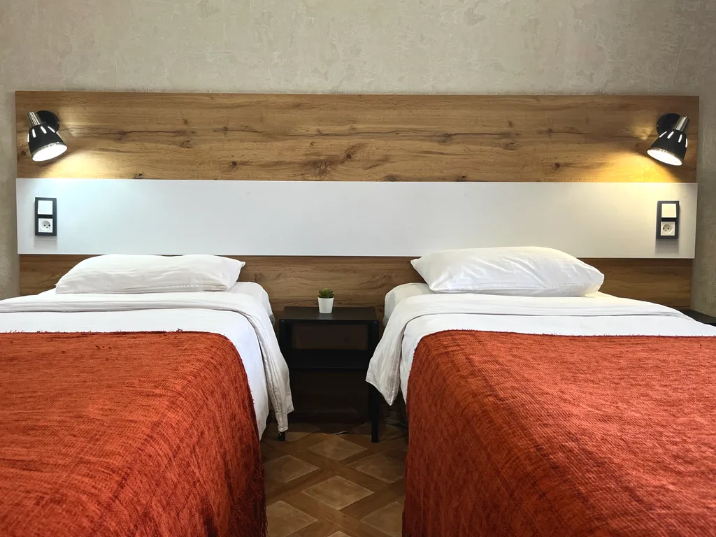 Просторная двухкомнатная с большой кухней у ДК Металлургов