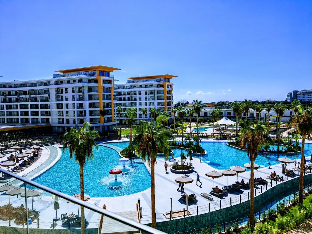 Квартира 1+1 в Azura World c видом на бассейн и аквапарком