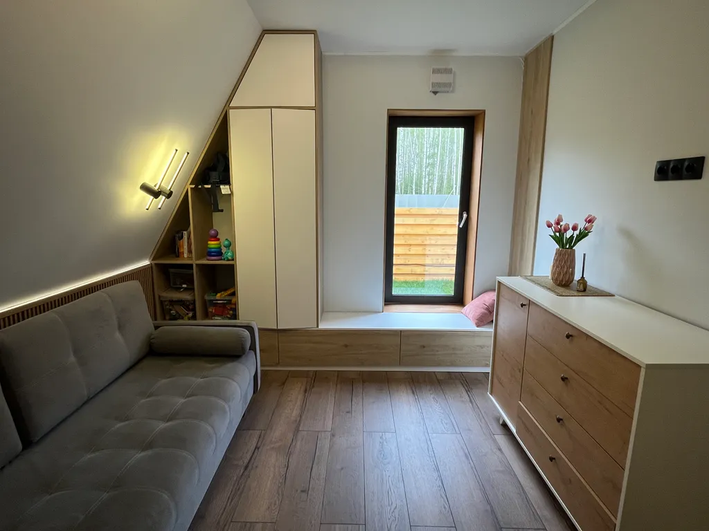 Просторный треугольный дом с джакузи