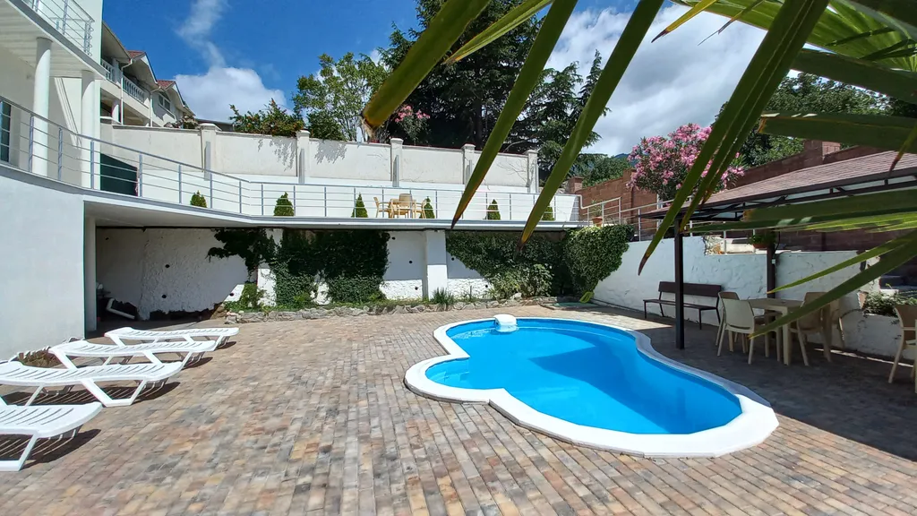 Двухместная комната с двумя доп. местами, с санузлом