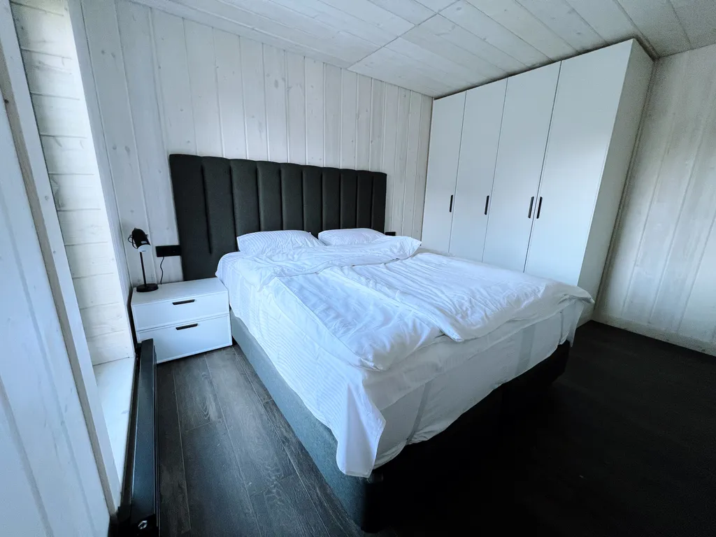 Уютный и стильный коттедж на берегу озера