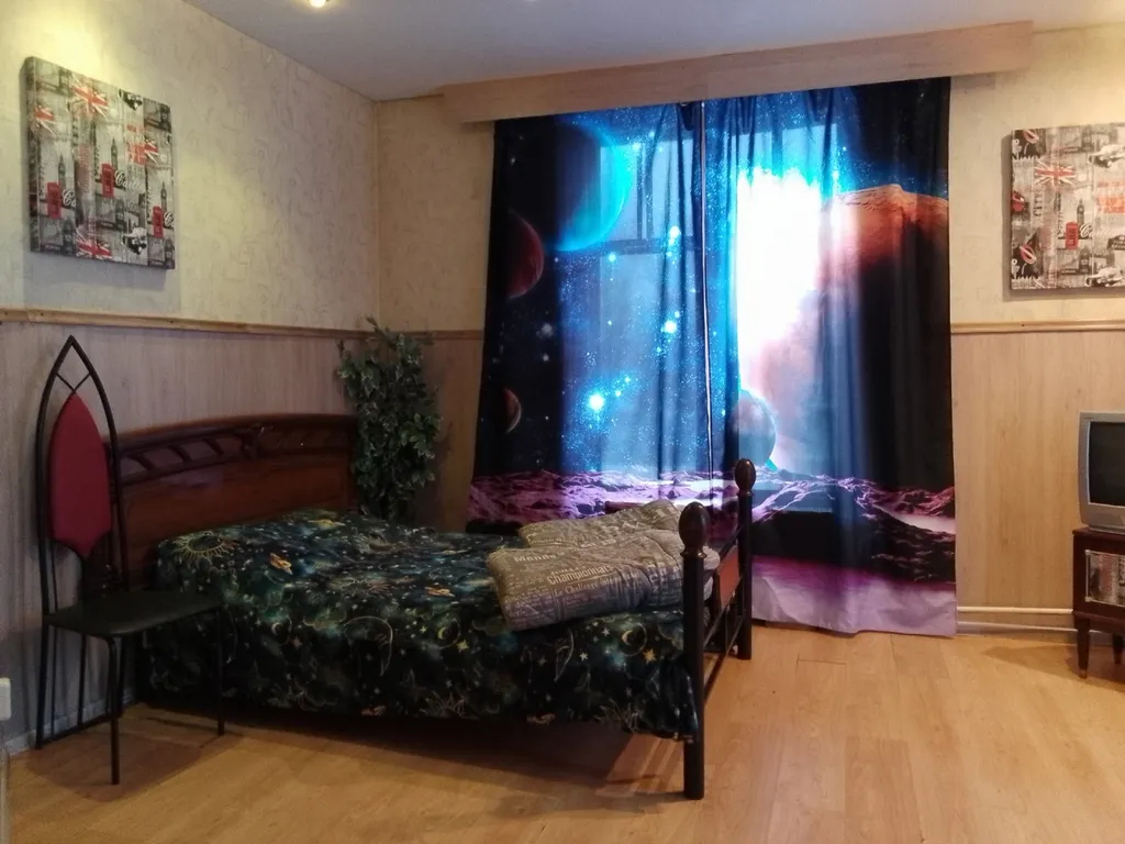 Коттедж на берегу пруда с бассейном