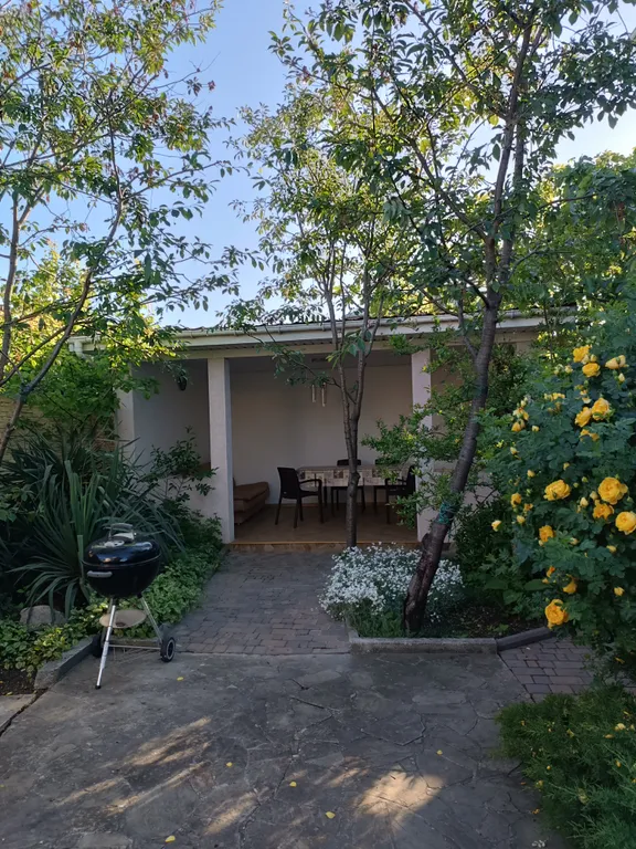 сдается коттедж 2  этажа.130 кв. м, с тремя отдельными комнатами