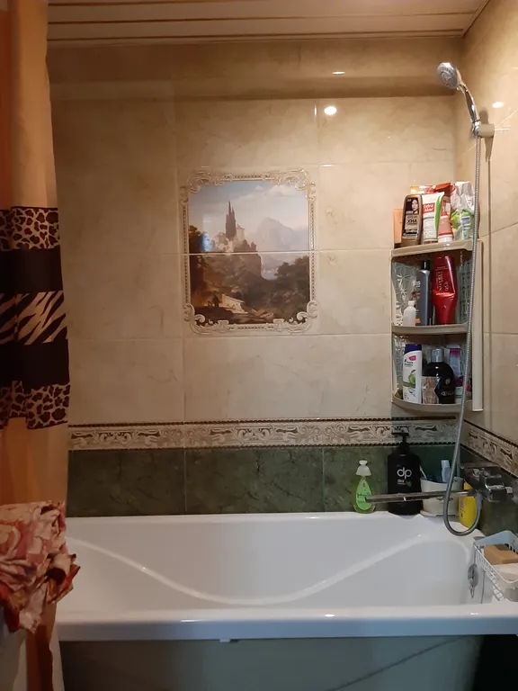 2ком.кв.порядо и чистоту горант.с окна вид на горы море..рядом крепост