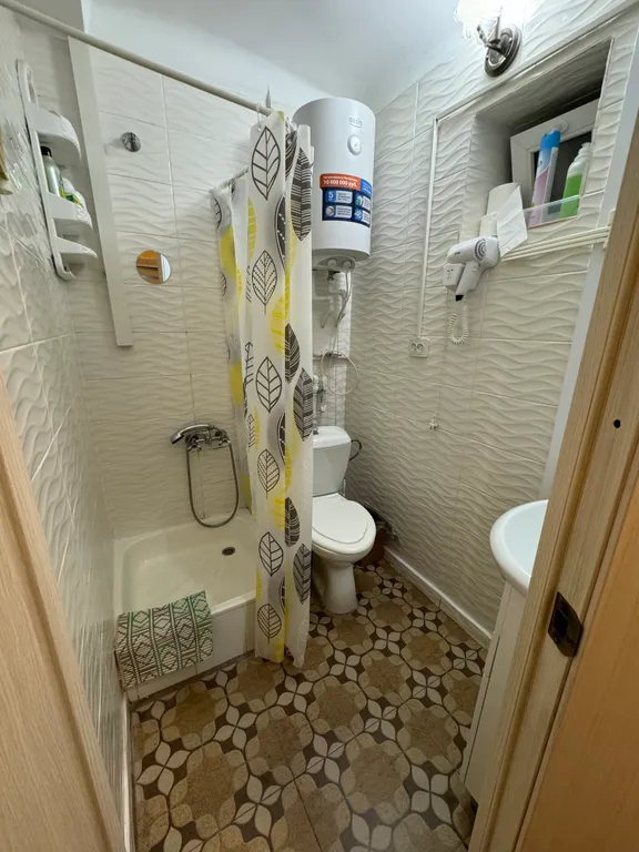 Уютная комната с отдельным входом в центре города, бюджетный вариант