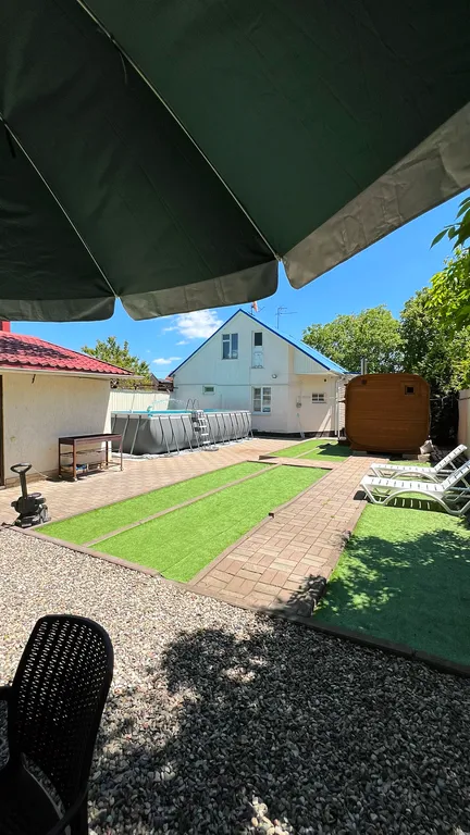 Шикарный дом в центре города с баней и бассейном