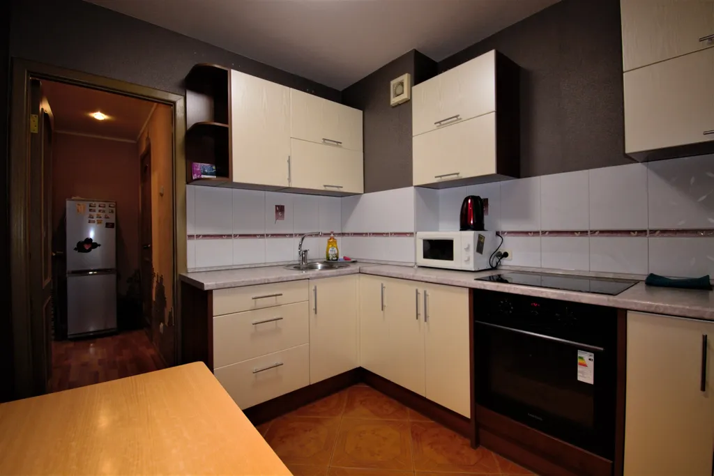 Двухкомнатная квартира с раздельными комнатами балконом и лифтом