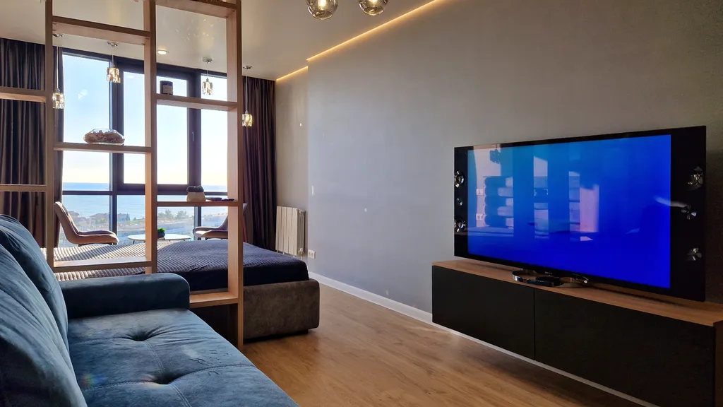 Новая квартира с видом на море и бассейном