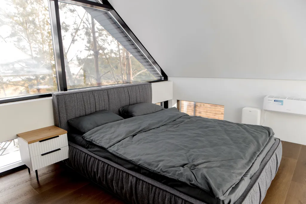 Современный дизайнерский дом с панорамным остеклением и видом на горы