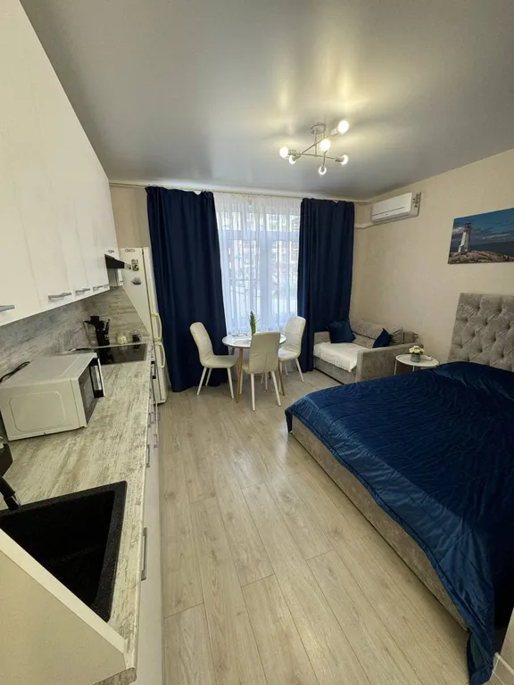 Шикарная студия с видом на бассейн