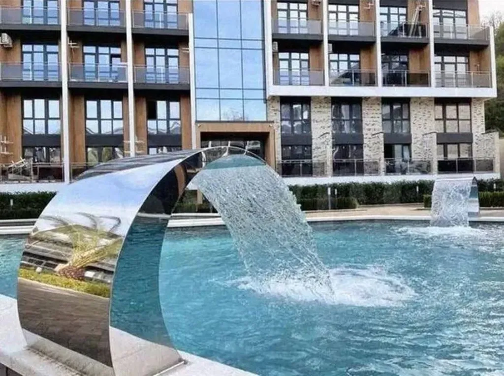 Стильная стyдия с бассейном в ЖК Бизнес класса