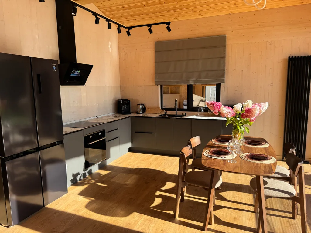 Коттедж с чаном и сауной в черте города