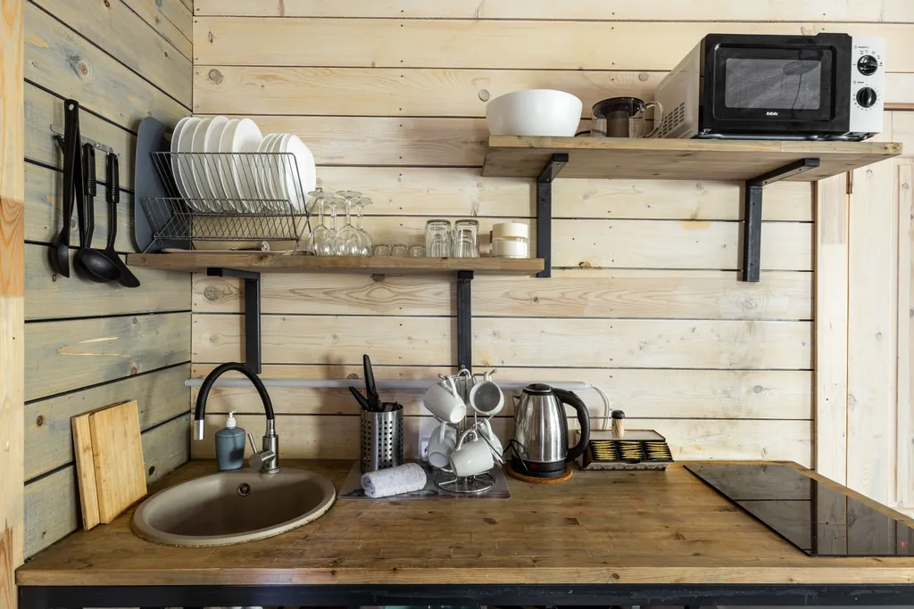 Деревянный дом у озера Кипень