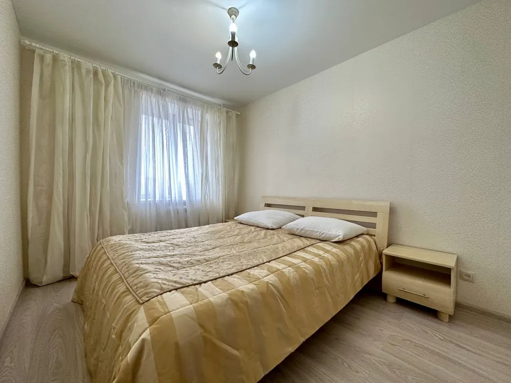 Просторная трехкомнатная квартира в тихом районе города