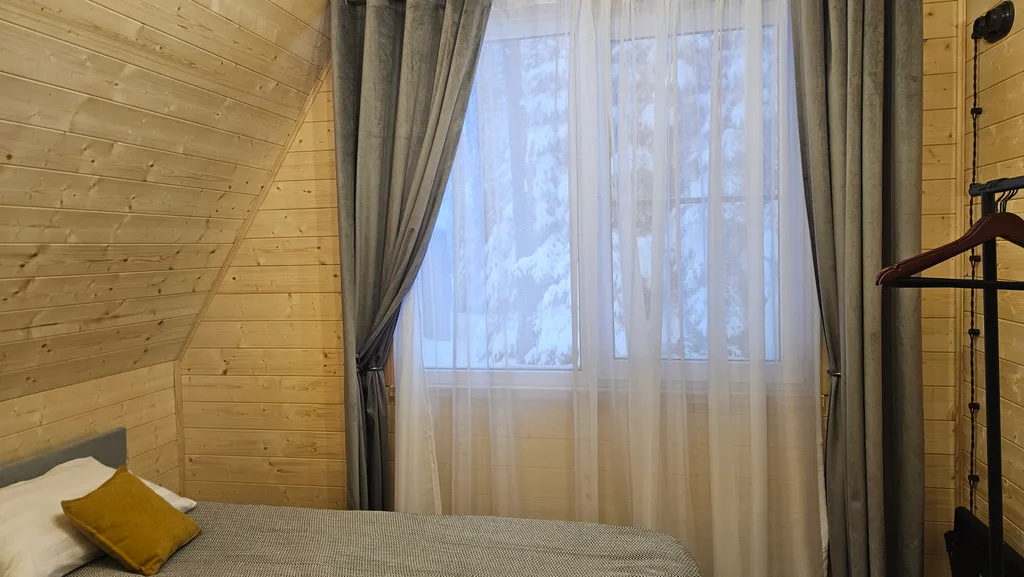 Новый двухуровневый Афрейм, две спальни и гостиная на Софийской поляне