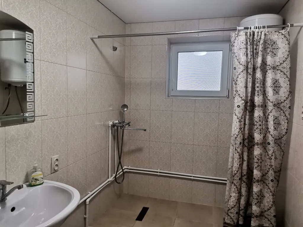 Уютный домик у подножия гор