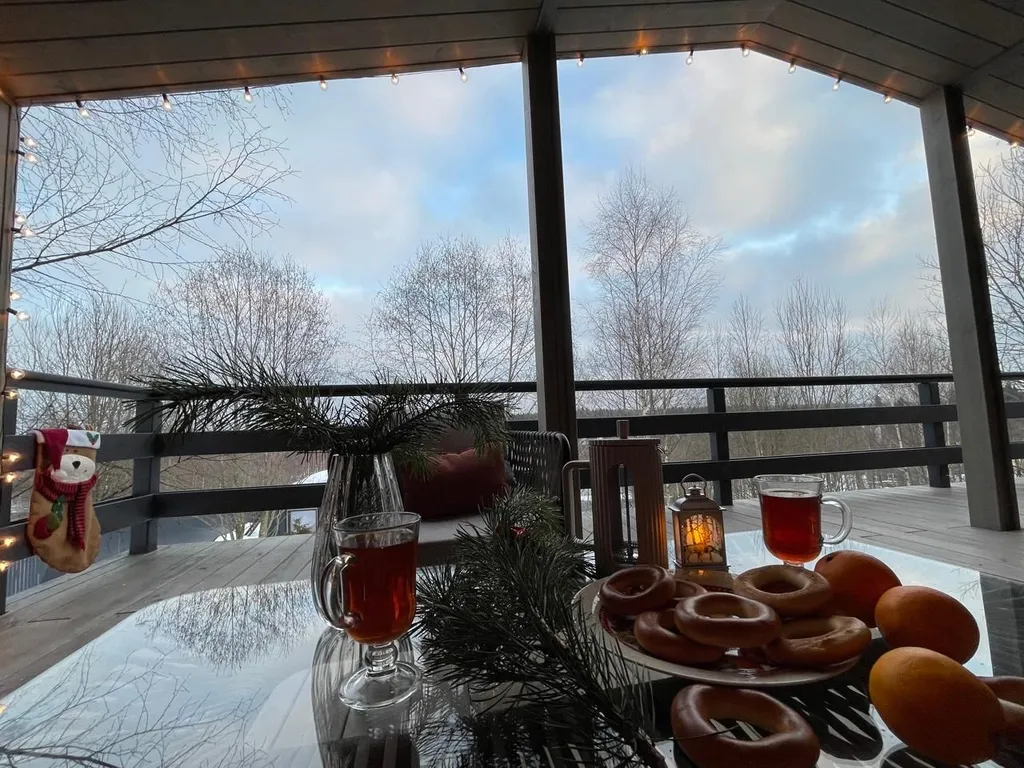 Дом в облаках у леса