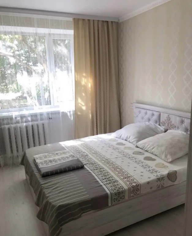 Уютная двухкомнатная квартира на Площади Строителей