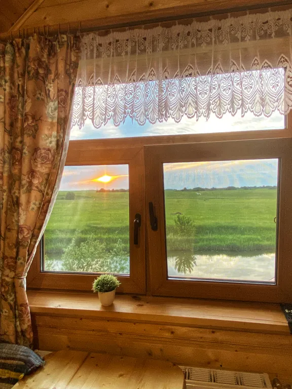 Дом на берегу реки