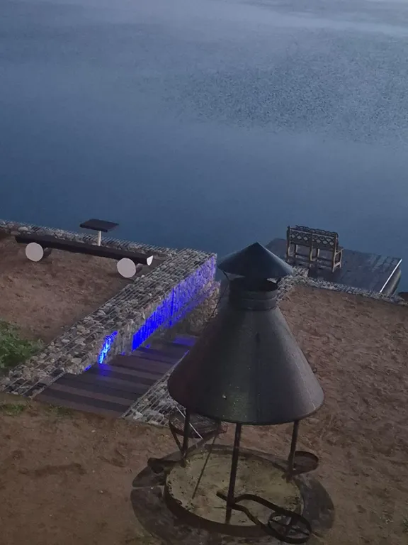 Дом Солнца на берегу озера Сиг