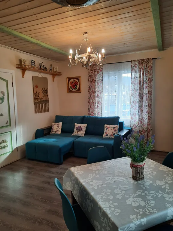 Милый домик в стиле прованс с камином, горячей купелью, баней, бассейном