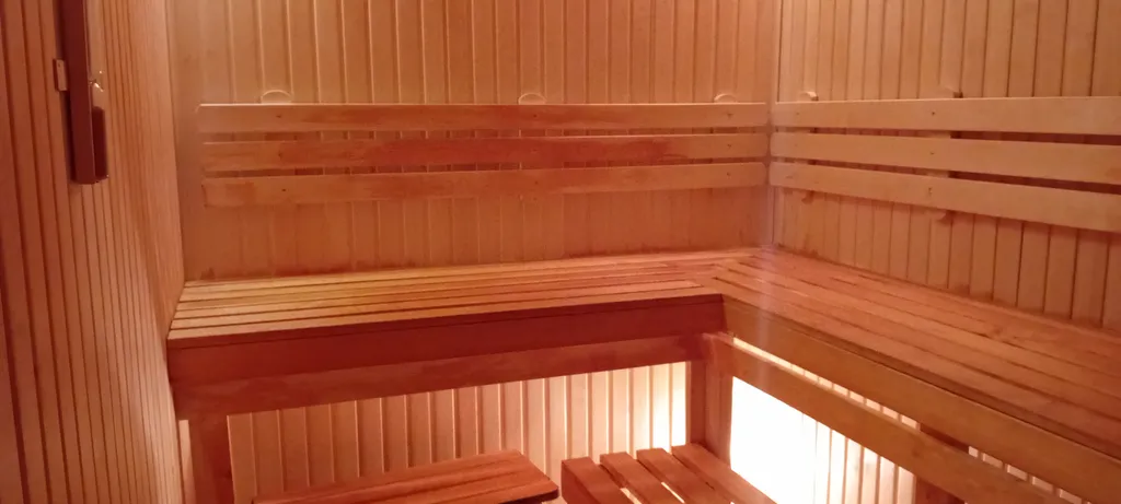 Дом с баней и бассейном